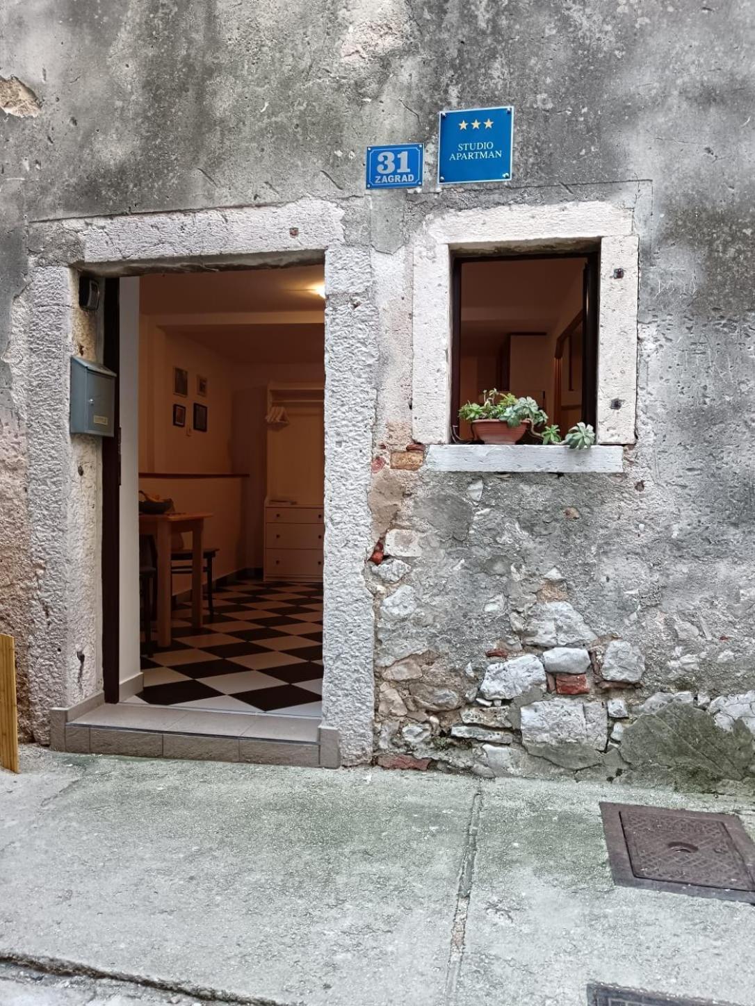 Lamar Cres Buitenkant foto