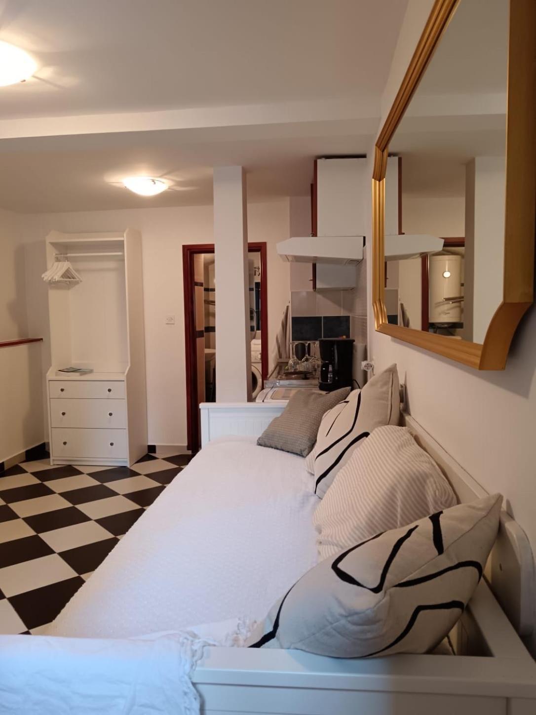 Lamar Cres Buitenkant foto