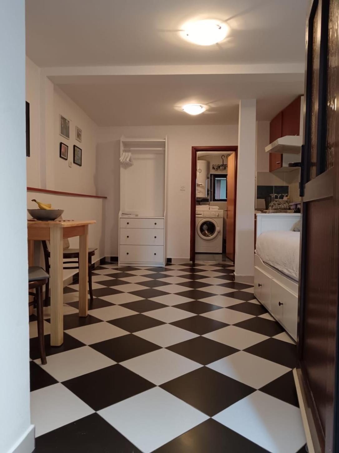 Lamar Cres Buitenkant foto