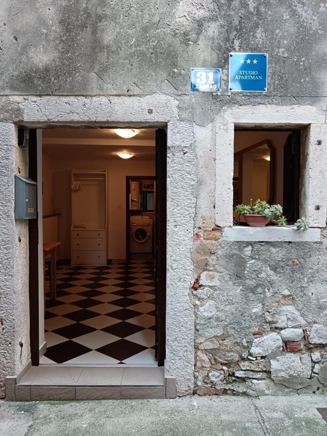 Lamar Cres Buitenkant foto