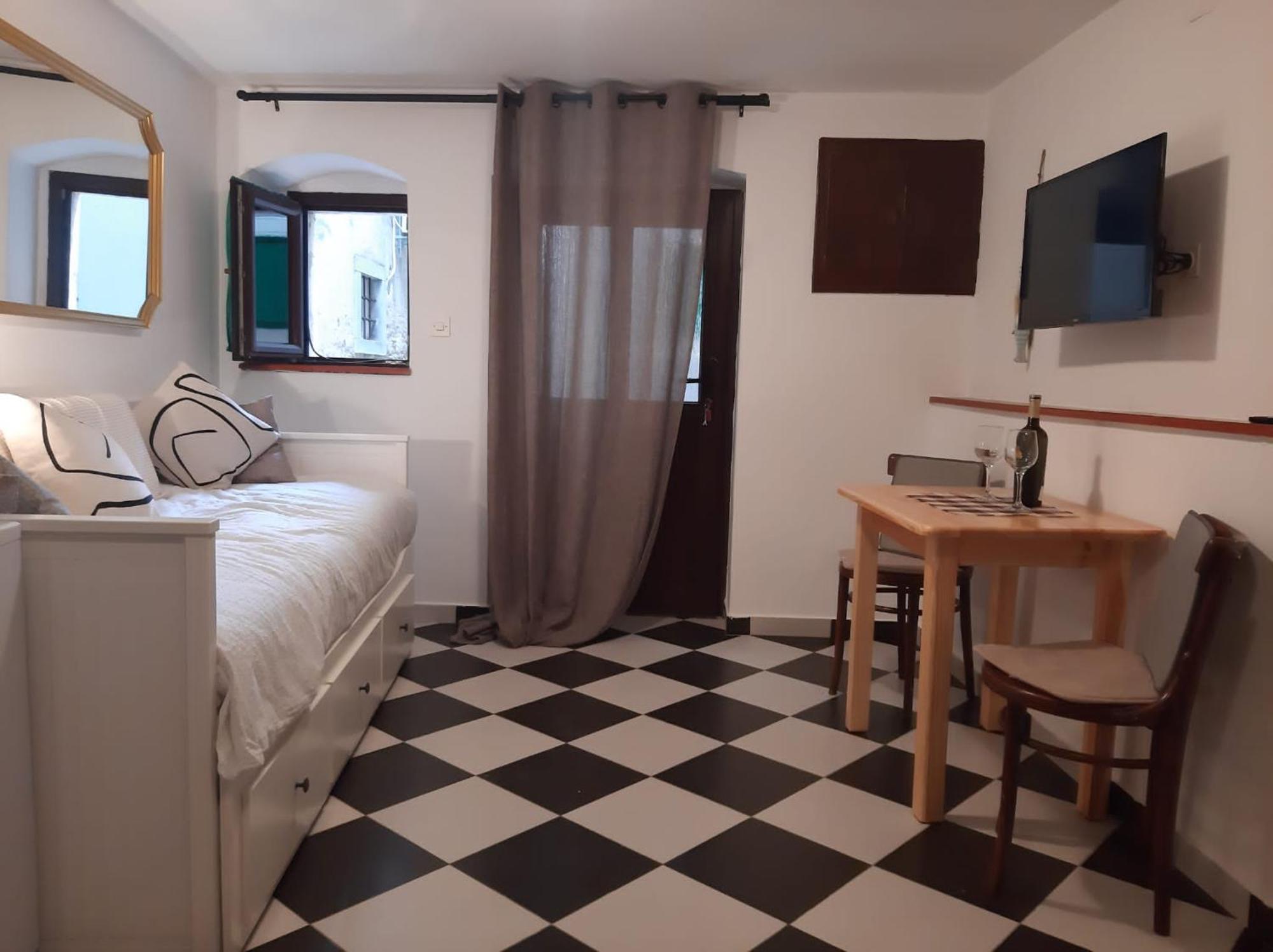 Lamar Cres Buitenkant foto